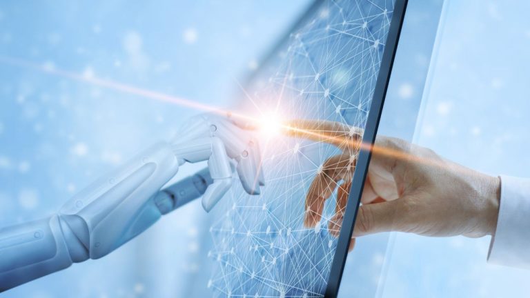 Magísteres de la Facultad de Educación realizan charla online con foco en la Inteligencia Artificial