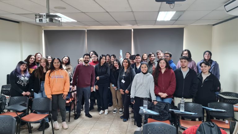 Académico de la Escuela de Fonoaudiología realiza taller de voz a estudiantes de la carrera de Traducción e Interpretación en Inglés