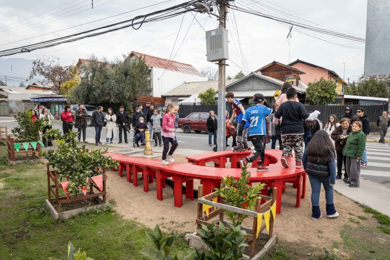 Escuela de Arquitectura UDLA presenta sus proyectos de título en Población Vicuña Mackenna Sur