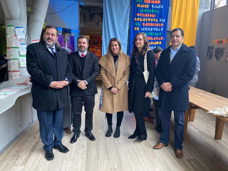 Gobierno de Santiago, junto a UDLA, llevarán a cabo proyecto enfocado en potenciar la participación ciudadana en los ciclos de vida de los proyectos municipales