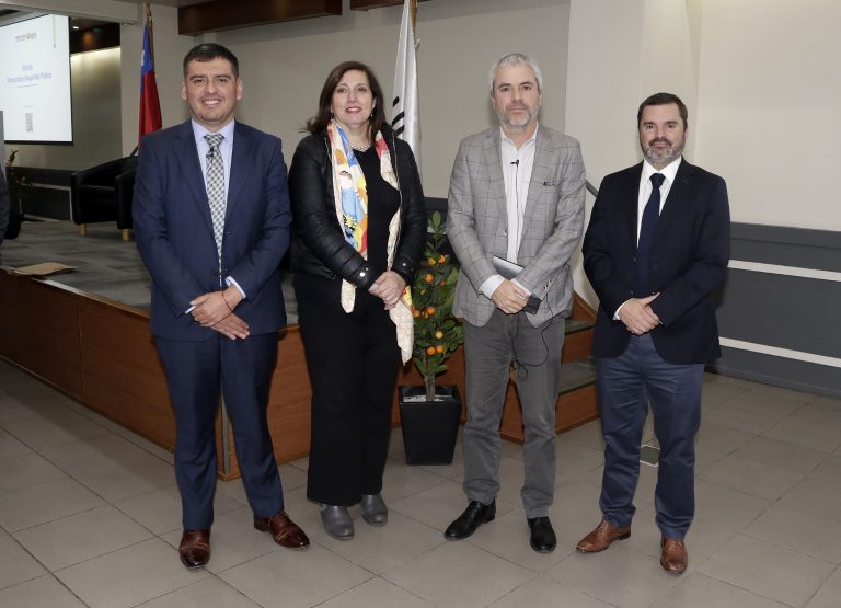 Paulina Vodanovic y Gonzalo Blumel analizan estudio sobre Democracia y Seguridad Pública presentado por el Observatorio de Políticas Públicas de UDLA