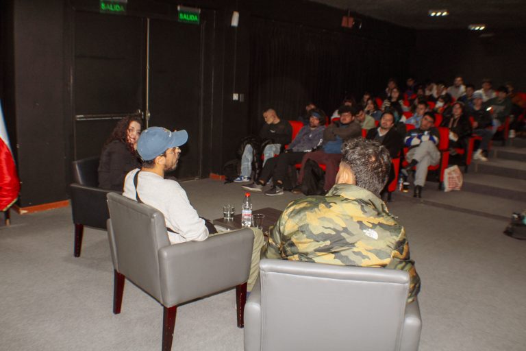 Película “Al medio de la nada” es estrenada en Cineteca de Campus Santiago Centro con gran convocatoria estudiantil