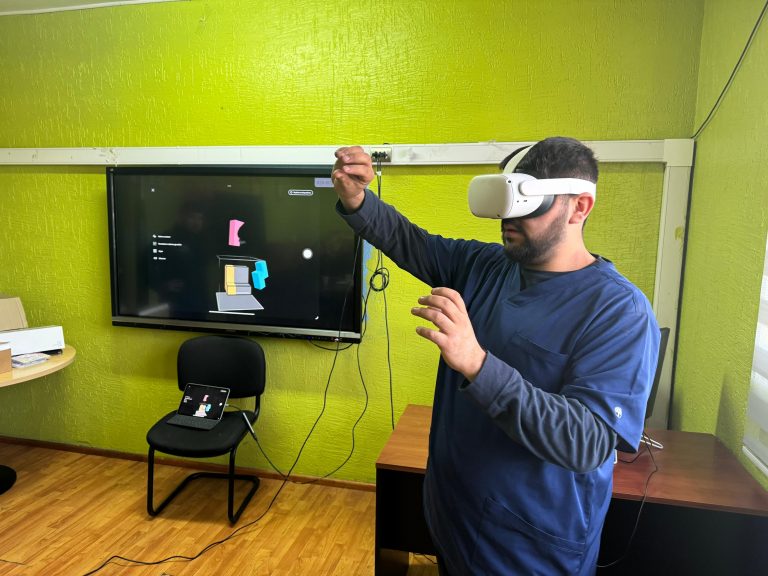 Terapia Ocupacional de Sede Concepción y Fundación Coanil inician ejecución del proyecto de VCM sobre realidad virtual y psicomotricidad para niños, niñas y jóvenes