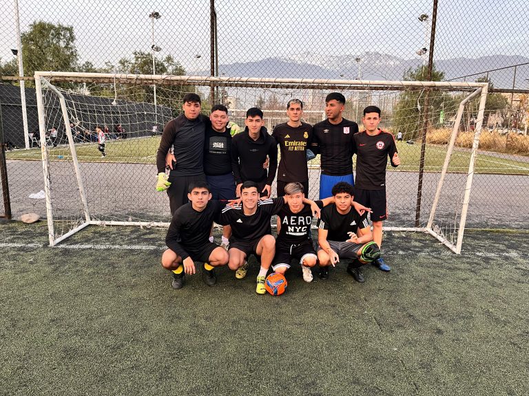 Campeonato de futbolito en Sede Santiago promueve la vida sana y participación estudiantil