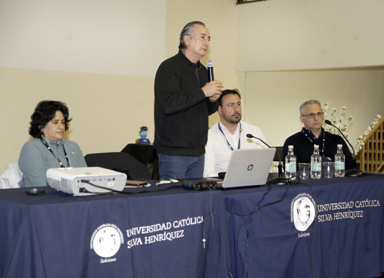Decano de la Facultad de Salud y Ciencias Sociales expone en Congreso sobre Humanización Interdisciplinaria