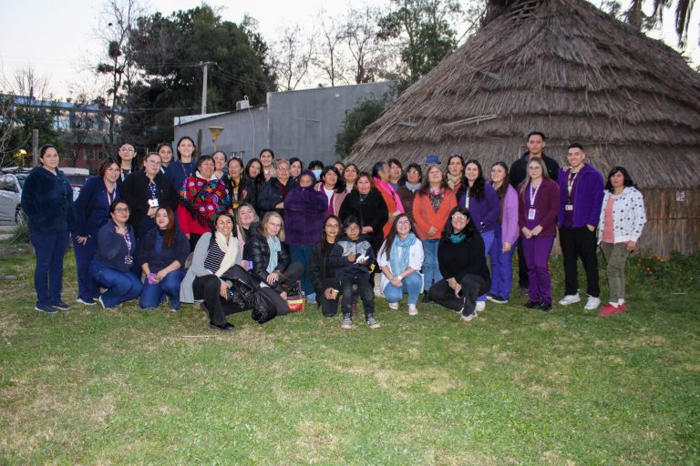 Carreras del Campus La Florida acuden a la primera sesión de la Escuela de la Mujer Mapuche en Ruka del Hospital Dr. Sótero del Río