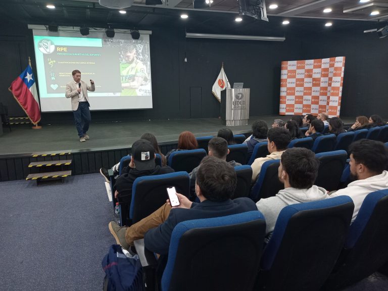 Carrera de Kinesiología de Campus Los Castaños organiza charla sobre rendimiento deportivo, investigación y prevención de lesiones