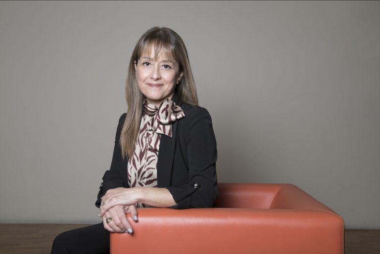 Académica UDLA, directora de Proyecto FIC Región del Saber, participa en instancias orientadas a divulgar iniciativas que promuevan las ciencias con un enfoque de género