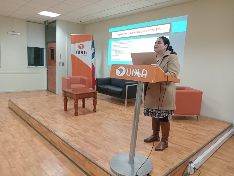 Encuentro de actualización profesional para egresados de la carrera de Derecho de Campus Los Castaños, abordó temática de procedimientos de regulación migratoria