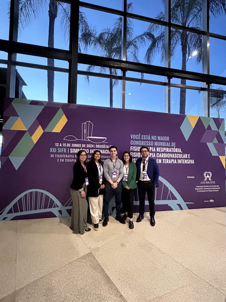 Estudiantes de la Escuela de Kinesiología presentan resultados de investigación en simposio de Fisioterapia Respiratoria