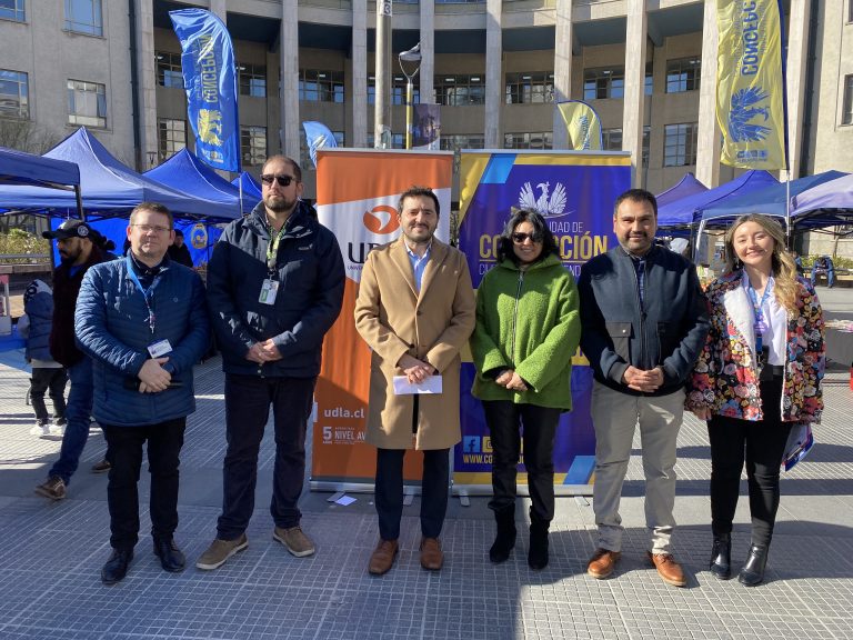Emprendedores de Concepción, Hualpén y Florida exhiben sus productos en la Plaza de Tribunales de Concepción gracias a proyecto ejecutado por UDLA