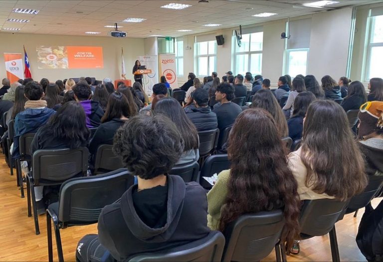 Jornadas sobre patología clínica y bienestar animal convocan a estudiantes y académicos de Medicina Veterinaria de Campus Los Castaños