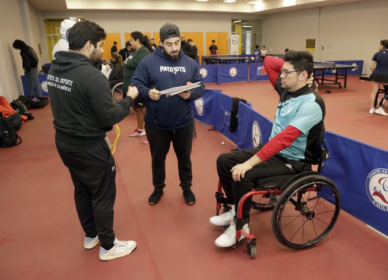 Estudiantes de Licenciatura en Ciencias de la Actividad Física realizan intervención a deportistas de alto rendimiento de paratenis de mesa