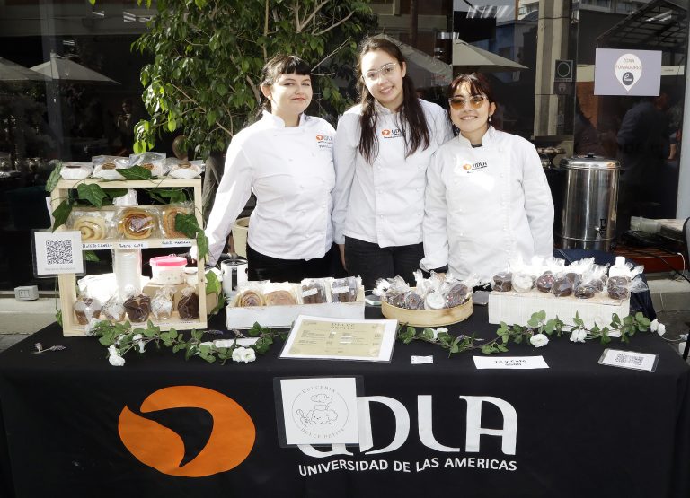 Escuela de Gastronomía reúne a estudiantes y profesionales en su tercera edición del Mercado Gastronómico