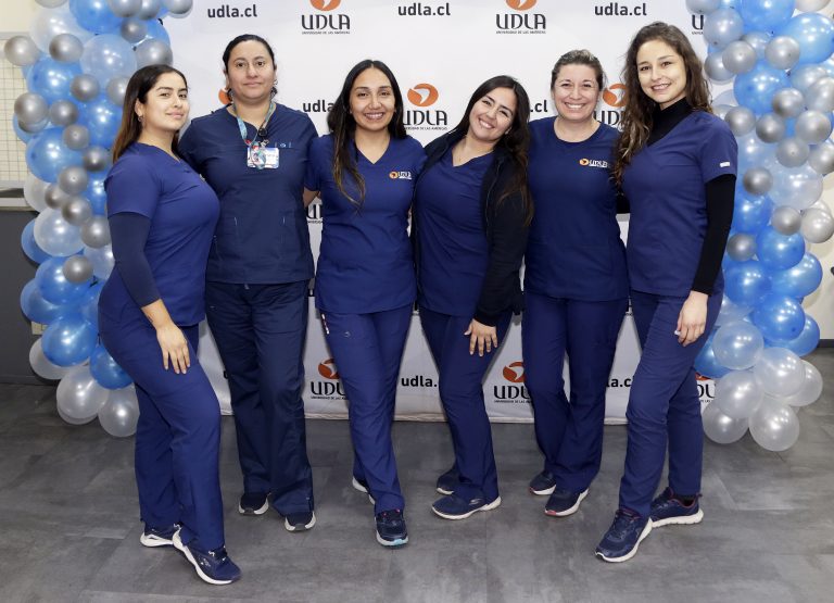 Escuela de Enfermería realiza jornada de innovación con testimonios de profesionales