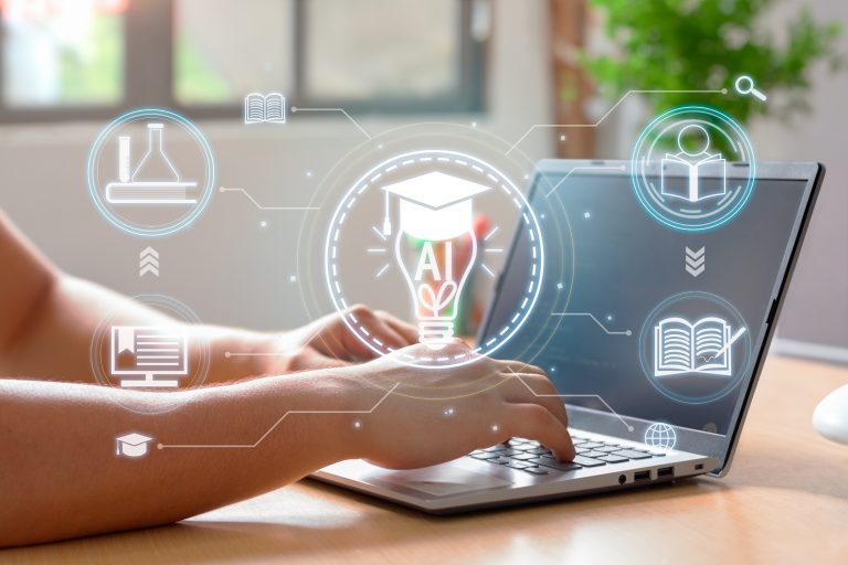 Grupo de Investigación en Educación STEM de UDLA refuerza capacidades académicas con taller sobre revisiones sistemáticas