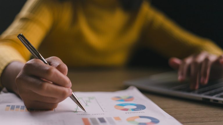 Académicos del Grupo de Investigación en Educación STEM presentan investigación innovadora en seminario de España