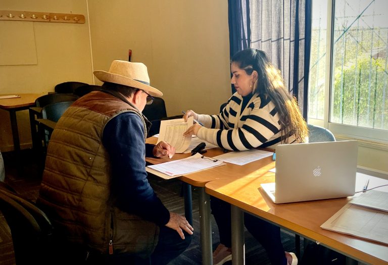Estudiante de la Escuela de Psicología realiza pasantía de investigación sobre autonomía funcional en adultos mayores.