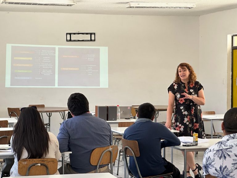 Profesores de Petorca son capacitados en metodologías activas de aprendizaje, tecnologías e Inteligencia Artificial a través de Proyecto FIC Región del Saber