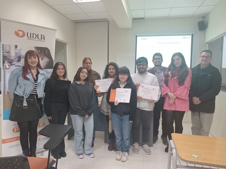 Carrera de Traducción e Interpretación en Inglés de Campus Los Castaños premia el talento literario de alumnos que participaron en concurso de microcuentos