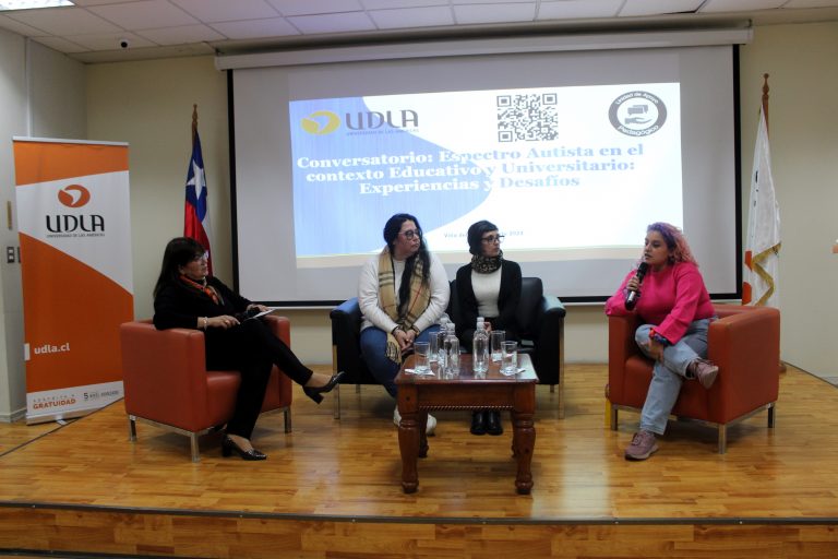 Académicos de Campus Los Castaños participan en conversatorio organizado por la Unidad de Apoyo Pedagógico que abordó el autismo en el contexto educativo