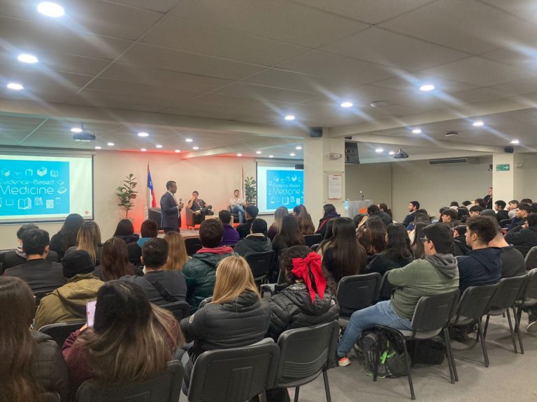 Campus La Florida realiza conversatorio sobre epidemiología y rehabilitación con participación de profesionales del Hospital de Urgencia Asistencia Pública