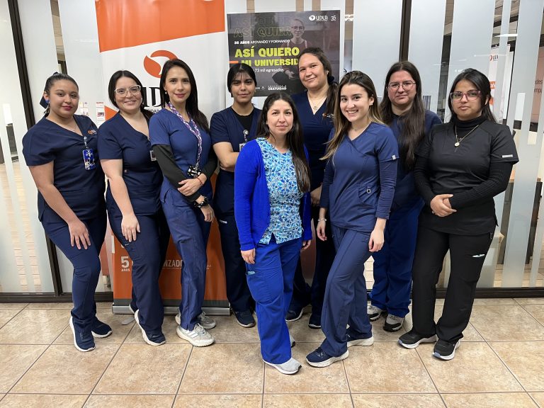 Facultad de Salud y Ciencias Sociales y Municipalidad de Maipú realizan operativo de vacunación contra la Influenza y Covid-19.