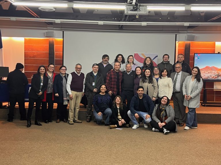 Decano Osvaldo Artaza expone sobre redes integradas en seminario realizado en la Región de Ñuble