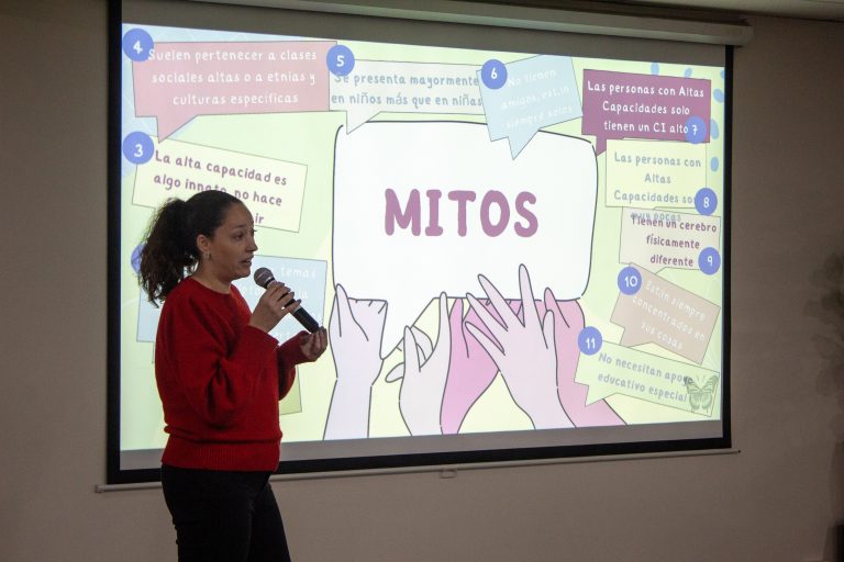 UDLA realiza seminario en Campus La Florida para desmitificar las Altas Capacidades