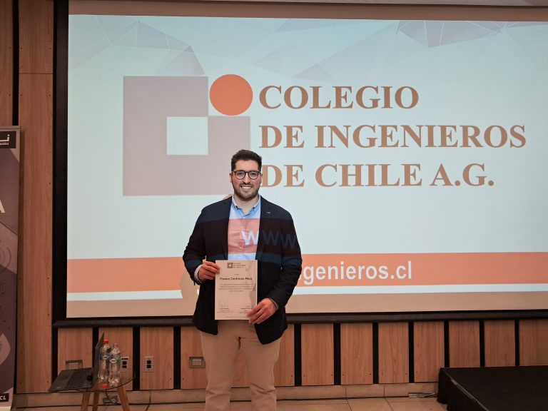 Estudiante de la Escuela de Ingeniería recibe premio en Colegio de Ingenieros de Chile por su excelencia académica en UDLA