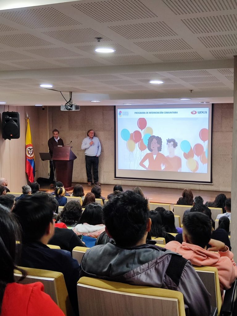 Radio comunitaria “Entre Higuerilla y Las Américas” es presentada en el XIII Coloquio de Investigadores en Formación Ciudadana en Colombia