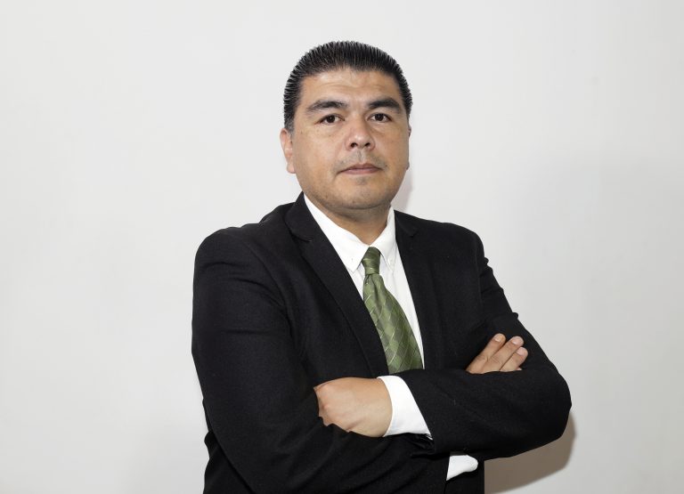 Académico de la Facultad de Educación UDLA expone sobre Inteligencia Artificial en seminario peruano