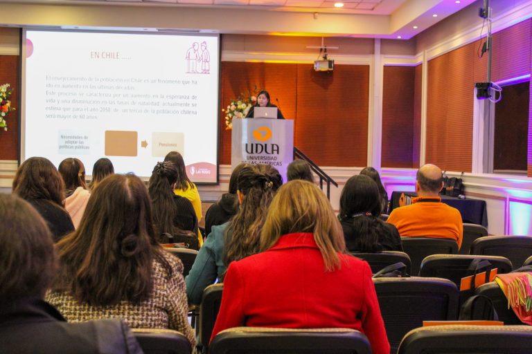 Seminario “Humanizando la labor de cuidar” entrega una mirada multidisciplinar sobre el cuidado de personas en dependencia