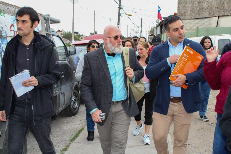 Académico de Traducción e Interpretación en Inglés logra una efectiva interpretación de enlace para académico internacional estadounidense