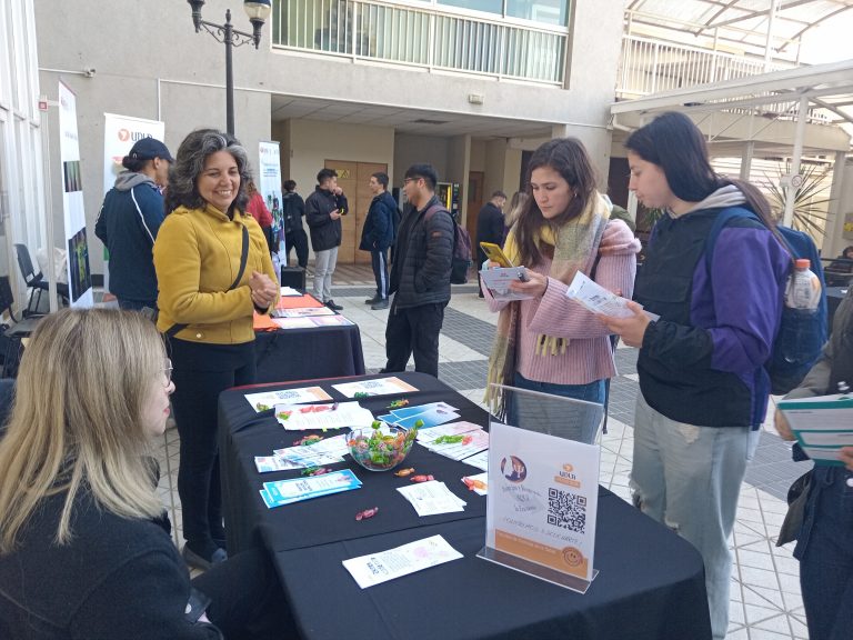 DAE de Campus Los Castaños promueve el bienestar y autocuidado estudiantil a través de break deportivos y pausas activas sala a sala