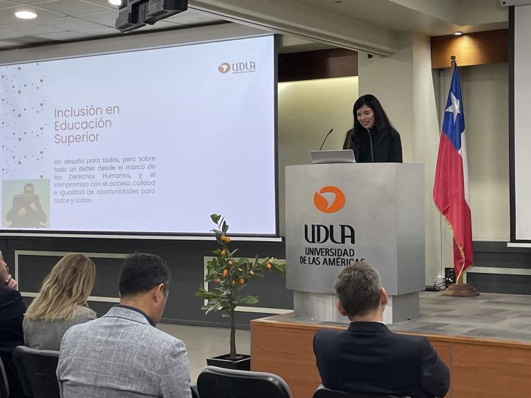 Directora de Carrera de Pedagogía en Educación Diferencial presenta Guía para la Inclusión de estudiantes con discapacidad de UDLA