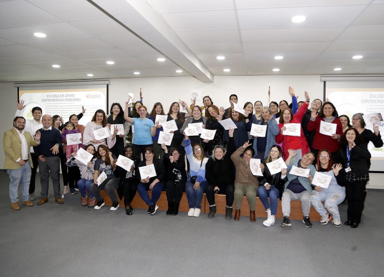 Escuela de Formación para mujeres emprendedoras concluye su ciclo con ceremonia en Campus La Florida
