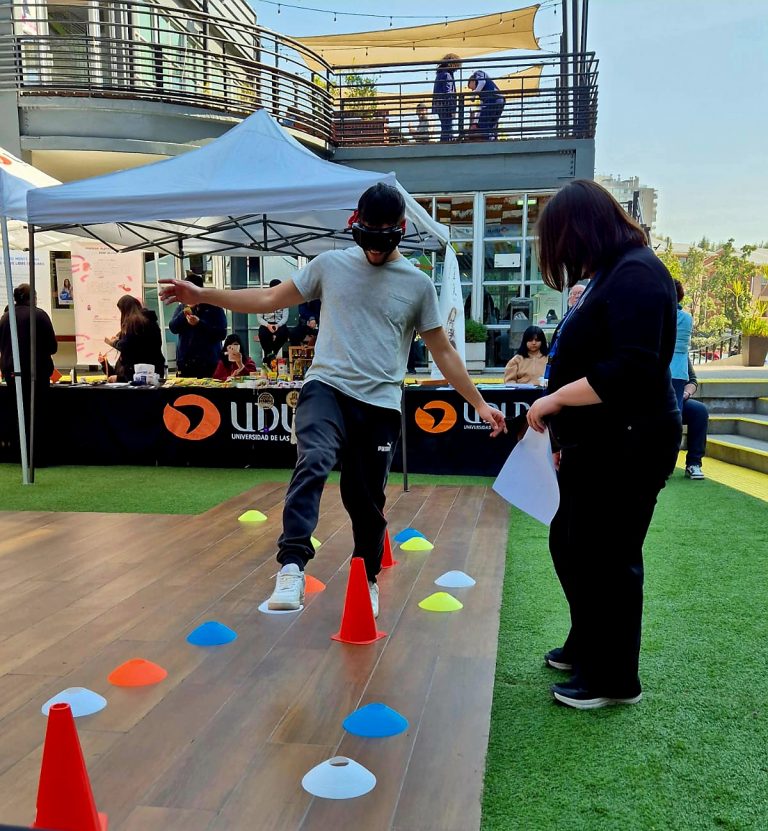 Campus La Florida organiza actividad de concientización de consumo de sustancias mediante lentes simuladores