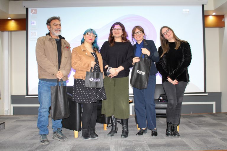 UDLA lanza concurso de traducción literaria en el día internacional de la traducción en  Campus Providencia
