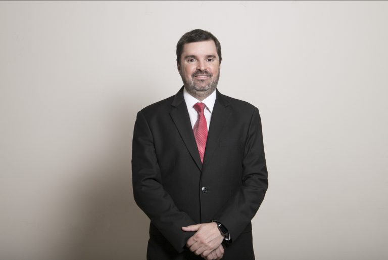 Columna de Daniel Montalva, Decano de la Facultad de Derecho: «Proyectando el futuro: Los desafíos y metas de la Facultad de Derecho en 2024»