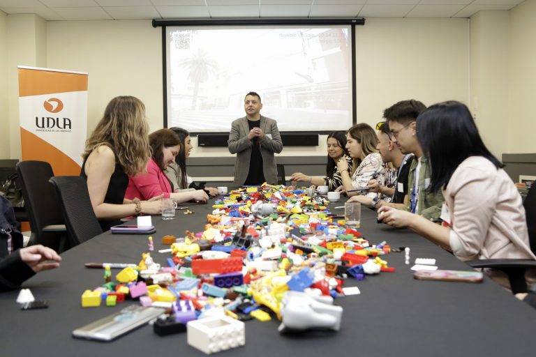 UDLA impulsa creatividad, colaboración y planificación estratégica a través del LEGO® SERIOUS PLAY®