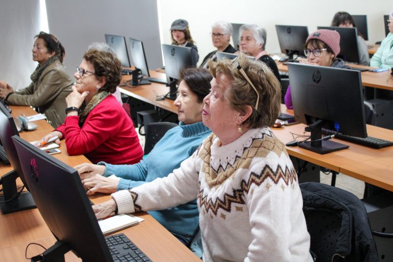 Campus La Florida inicia proyecto «Mujeres Conectadas»