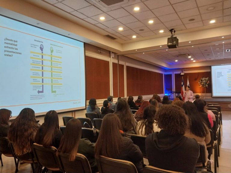 Facultad de Derecho junto a su área de Empleabilidad y Egresados potencia titulación oportuna y desarrollo profesional