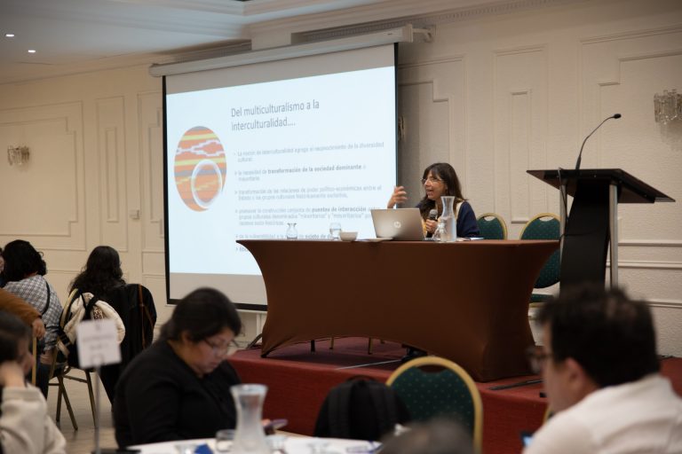 Académica UDLA presenta resultados de investigación en jornada de interculturalidad organizada por el Ministerio de Salud