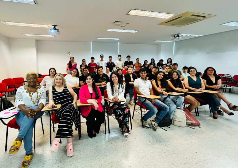 Estudiantes de Pedagogía en Educación Básica exponen su trabajo de tesis en Universidad Surcolombiana