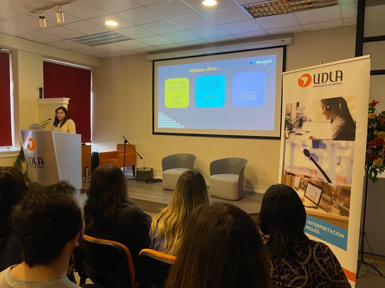 Carrera de Traducción e Interpretación en Inglés realiza conversatorio sobre el mercado y las agencias de traducción