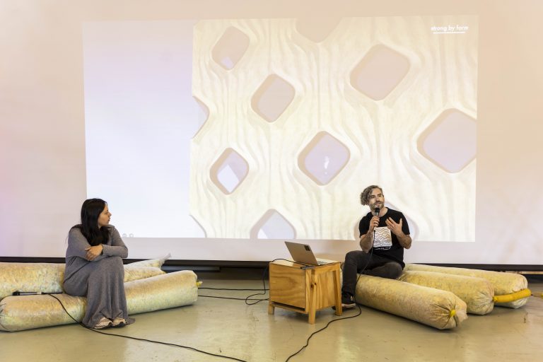 Innovación tecnológica en construcción en madera es el tema del primer capítulo del nuevo ciclo de entrevistas de la Escuela de Arquitectura