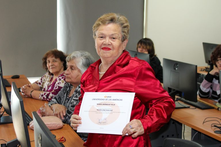 Campus La Florida concluye proyecto Mujeres Conectadas, capacitando digitalmente a mujeres de diversas comunas