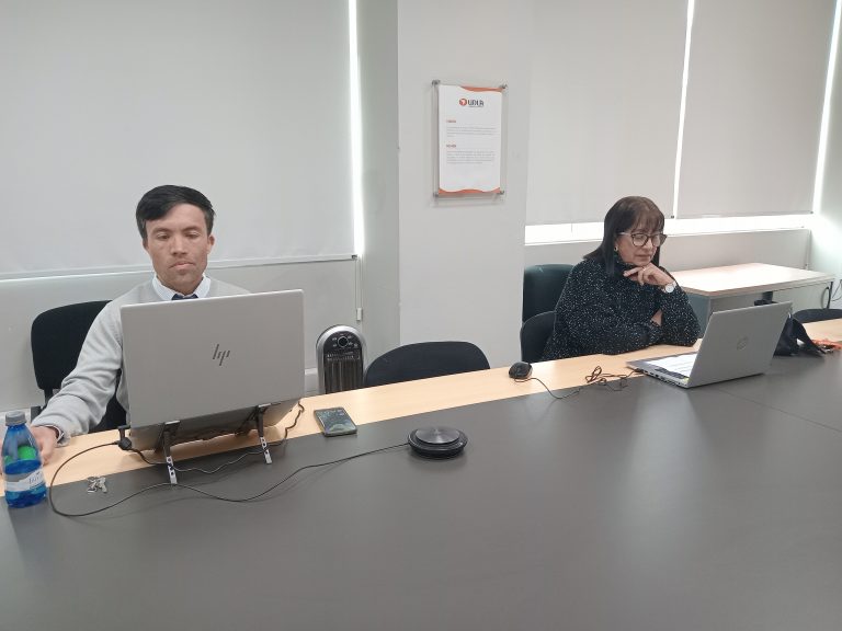 Académicos de Ingeniería Comercial exponen sobre asesoría a emprendedores en congreso internacional