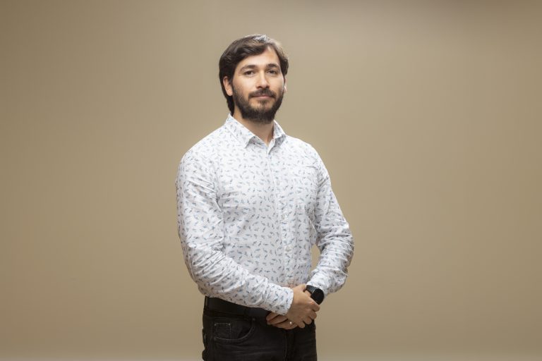 Académico investigador de Medicina Veterinaria expone sobre el impacto de la Inteligencia Artificial en el cuidado animal